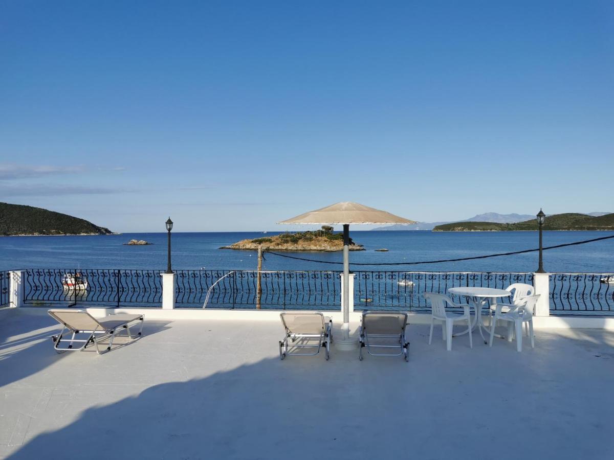 Villa Tasos Néa Péramos Eksteriør billede