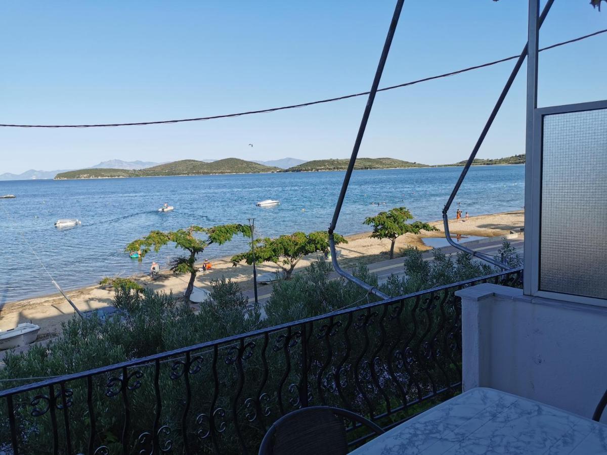 Villa Tasos Néa Péramos Eksteriør billede