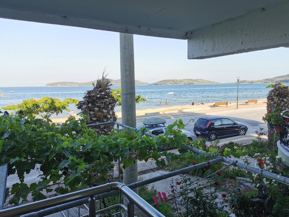 Villa Tasos Néa Péramos Eksteriør billede